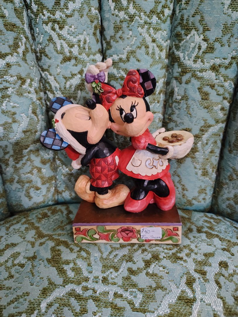 Disney Jim Shore under the mistletoe Mickey Minnie