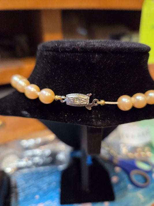 Vintage 14k Clasp Luminous Natural 8mm Pearl String knotted Pearls