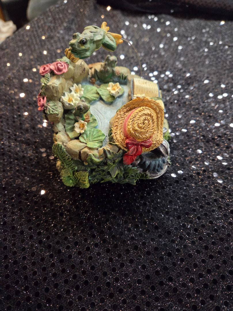 Figi Frog Pond Music Box