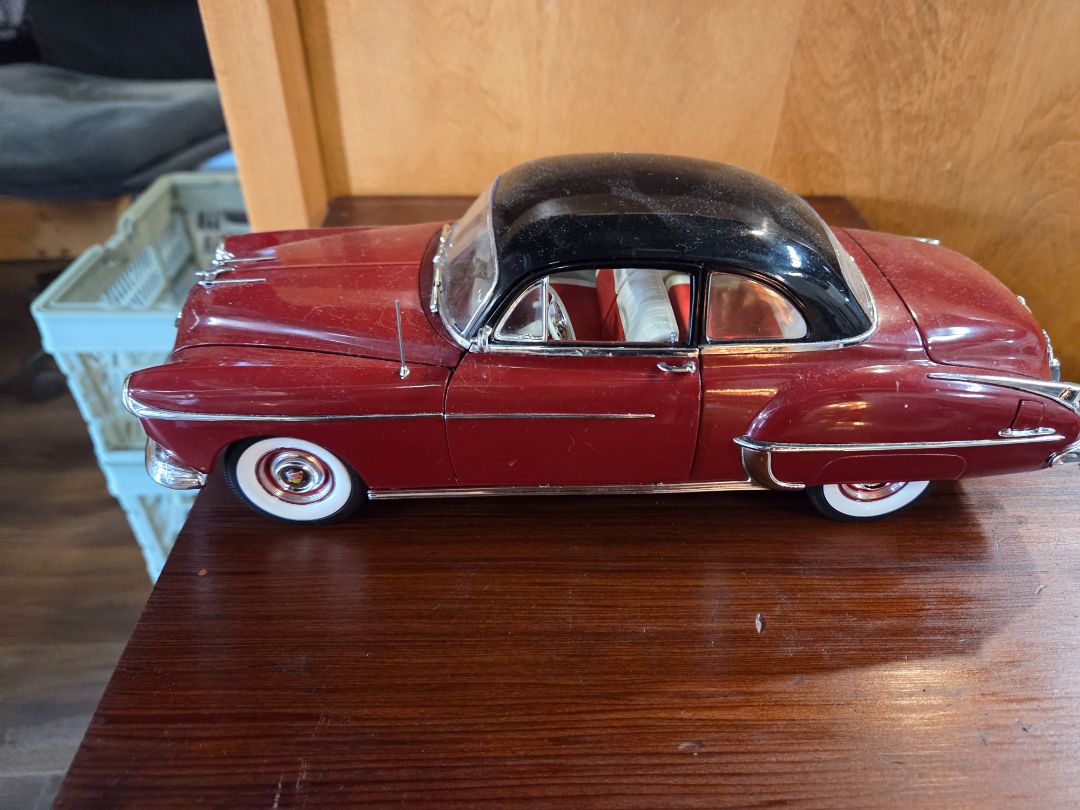 Vintage 1950 Oldsmobile Rocket 88 Chariot red 1/18 dicast model