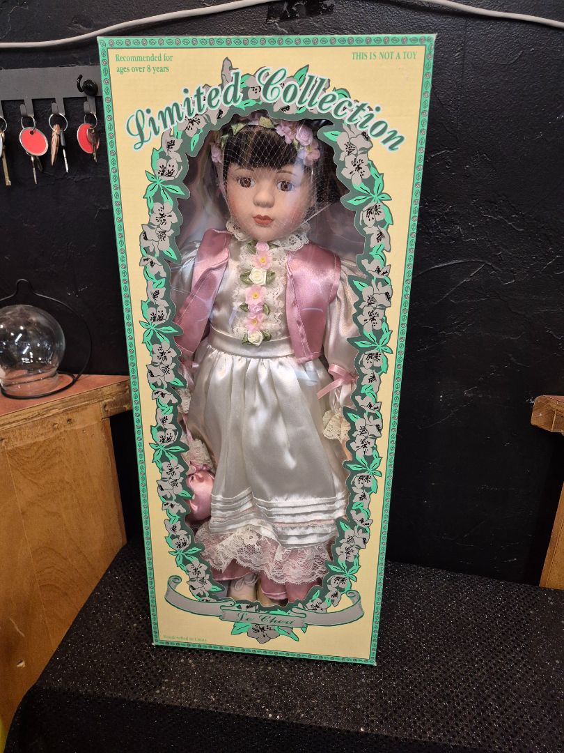 Le Cheri Limited Porcelain Lindsey Doll