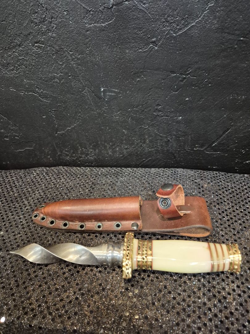 Twisted Real Damascus Dagger Fixed Blade w/Leather Sheath