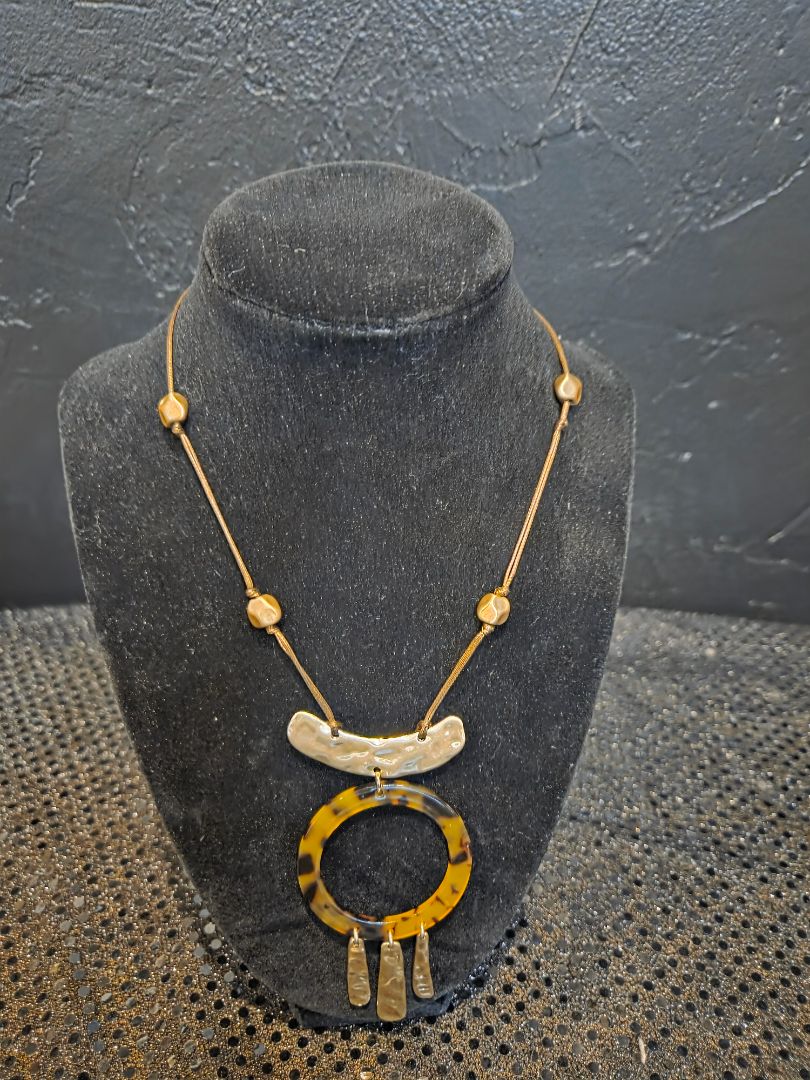 Jewelry Gold Toned Hammered Metal and Tortoiseshell Geometric Pendant and Earrings