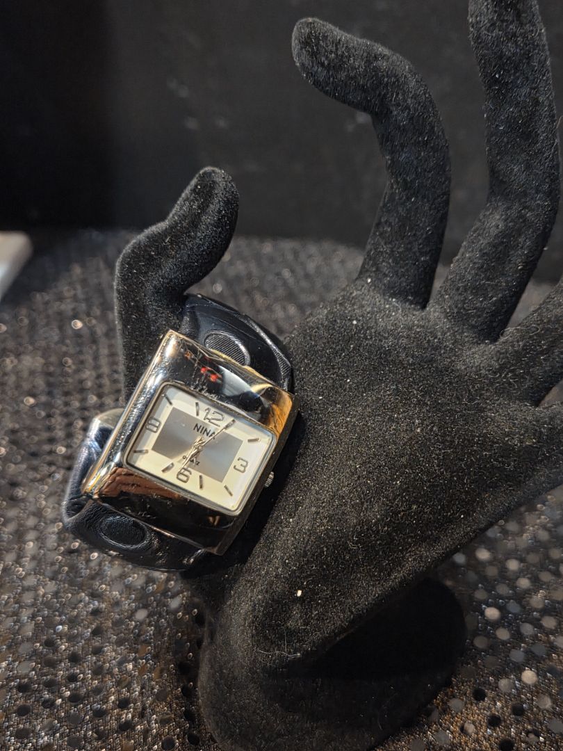 Watch quartz Nina Cuff