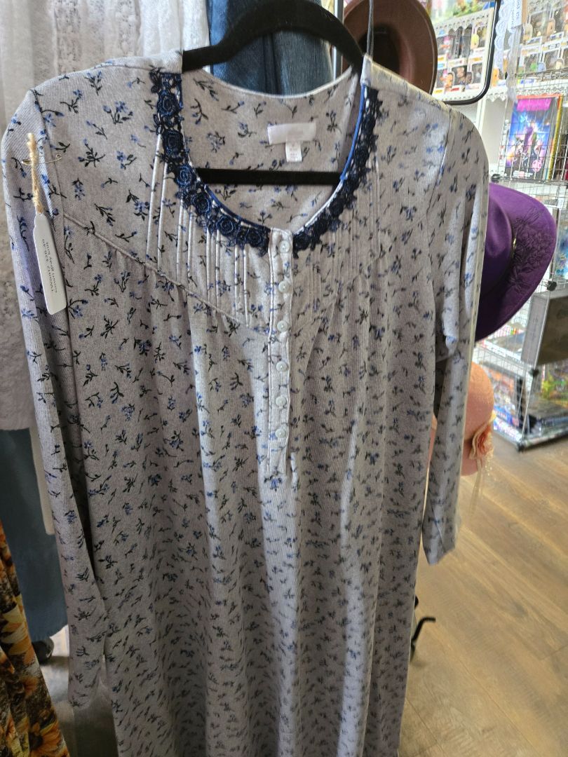 Nightgown blue floral