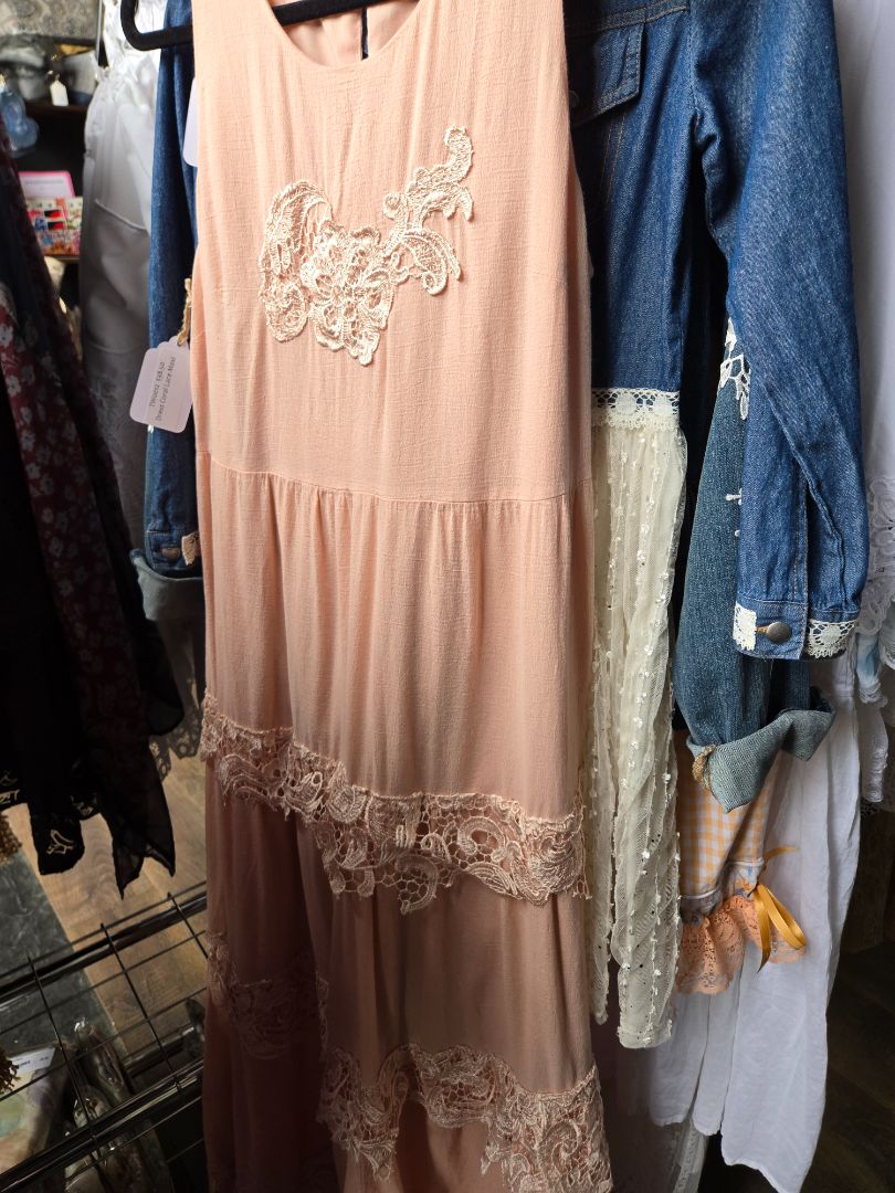 Dress peach and lace