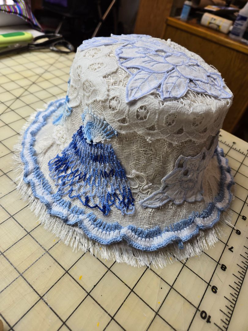 Hat bucket white and blue lace