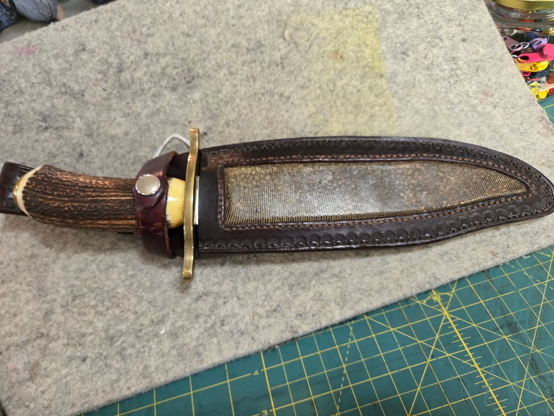 Tooled leather sheath w lizard and 9" bone handled knife