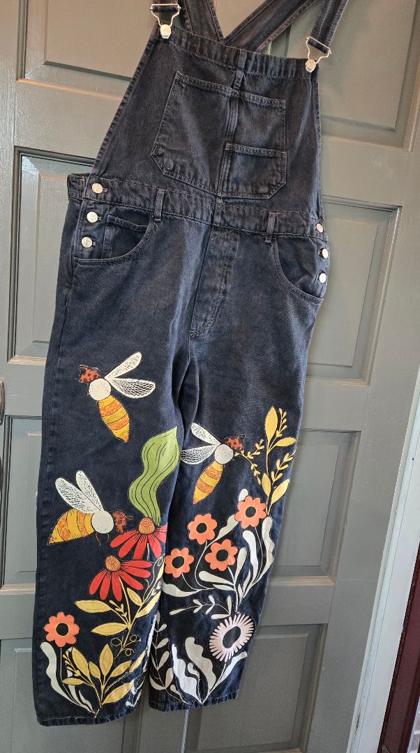 Bibs blk w/bees, 16