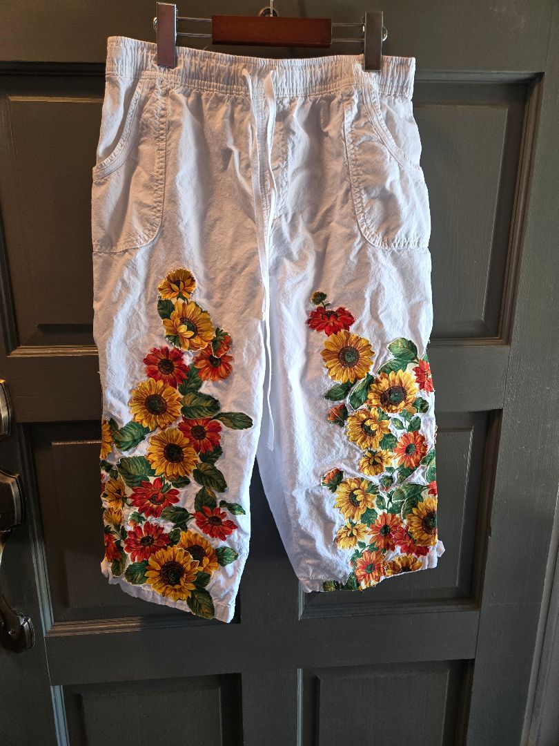 Capri white sunflowers, M