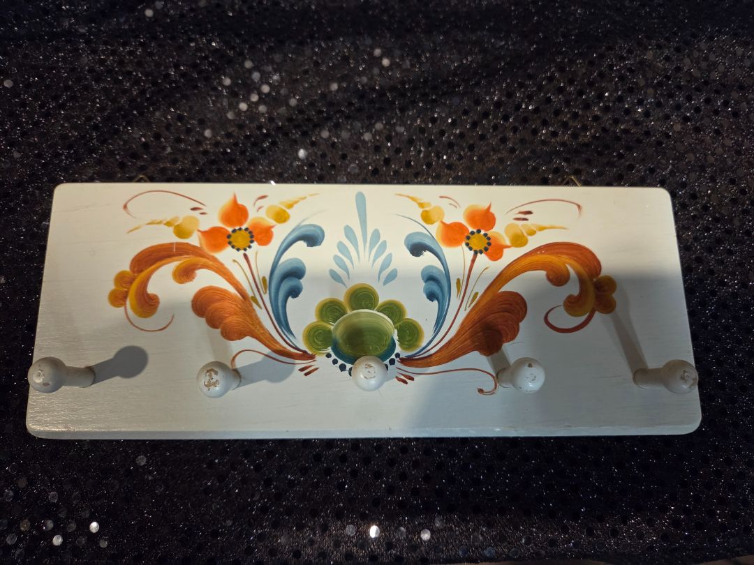 Accessory Hanger