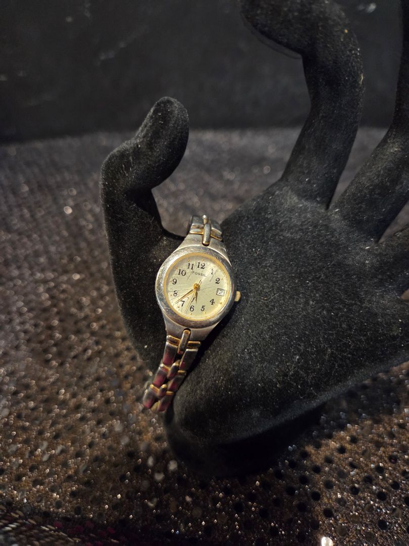 Fossil Watch Simple Timeless Design