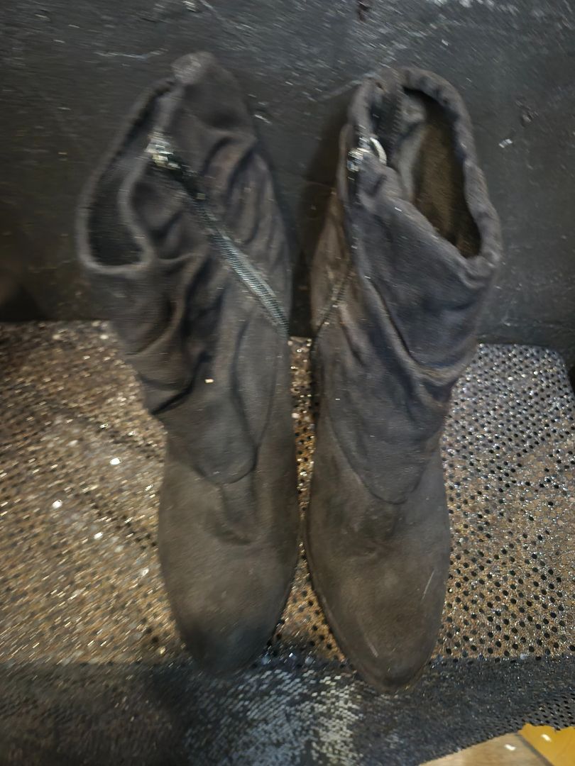 Jennifer Lopez Black Boots (sz 8.5)