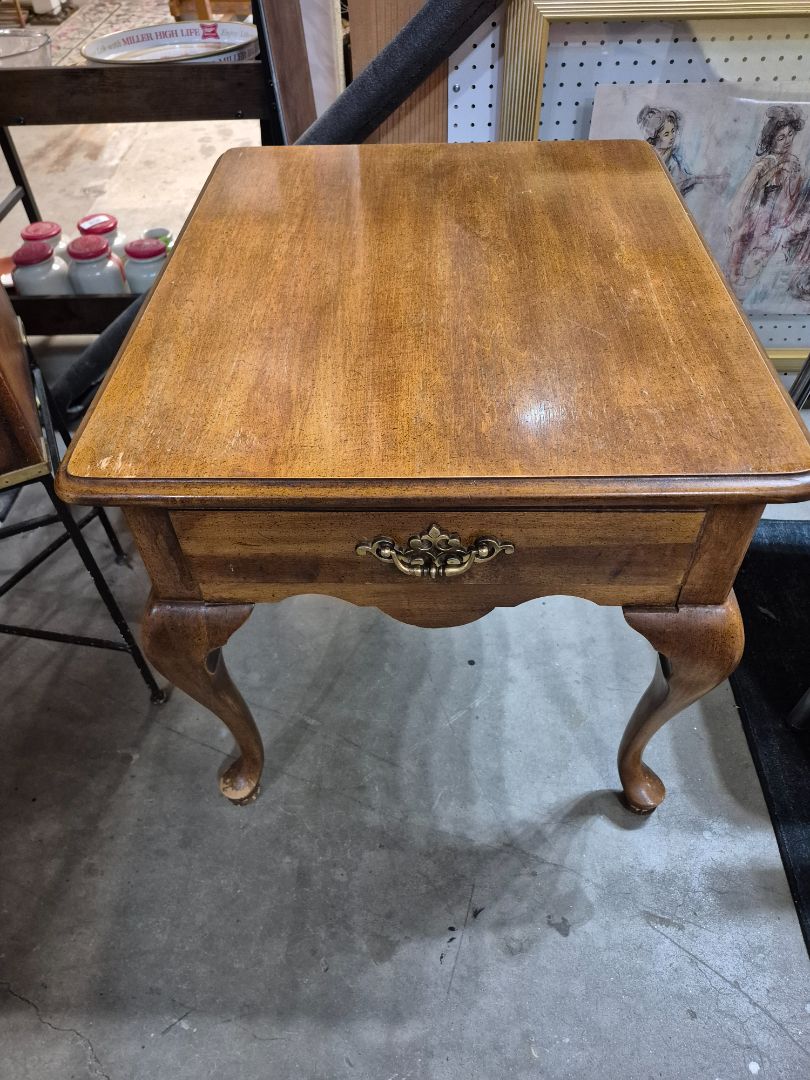 End/Side Table