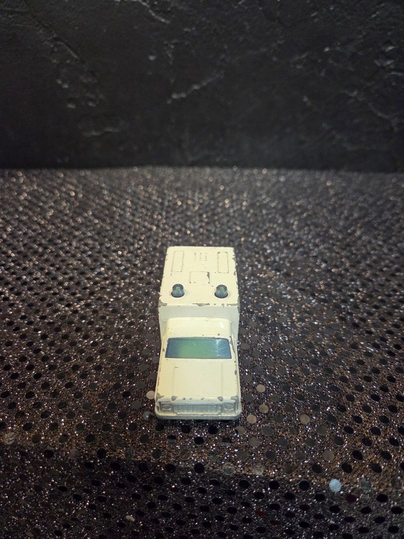Matchbox Lesney Superfast England Ambulance #41 White Emergency Medical Service