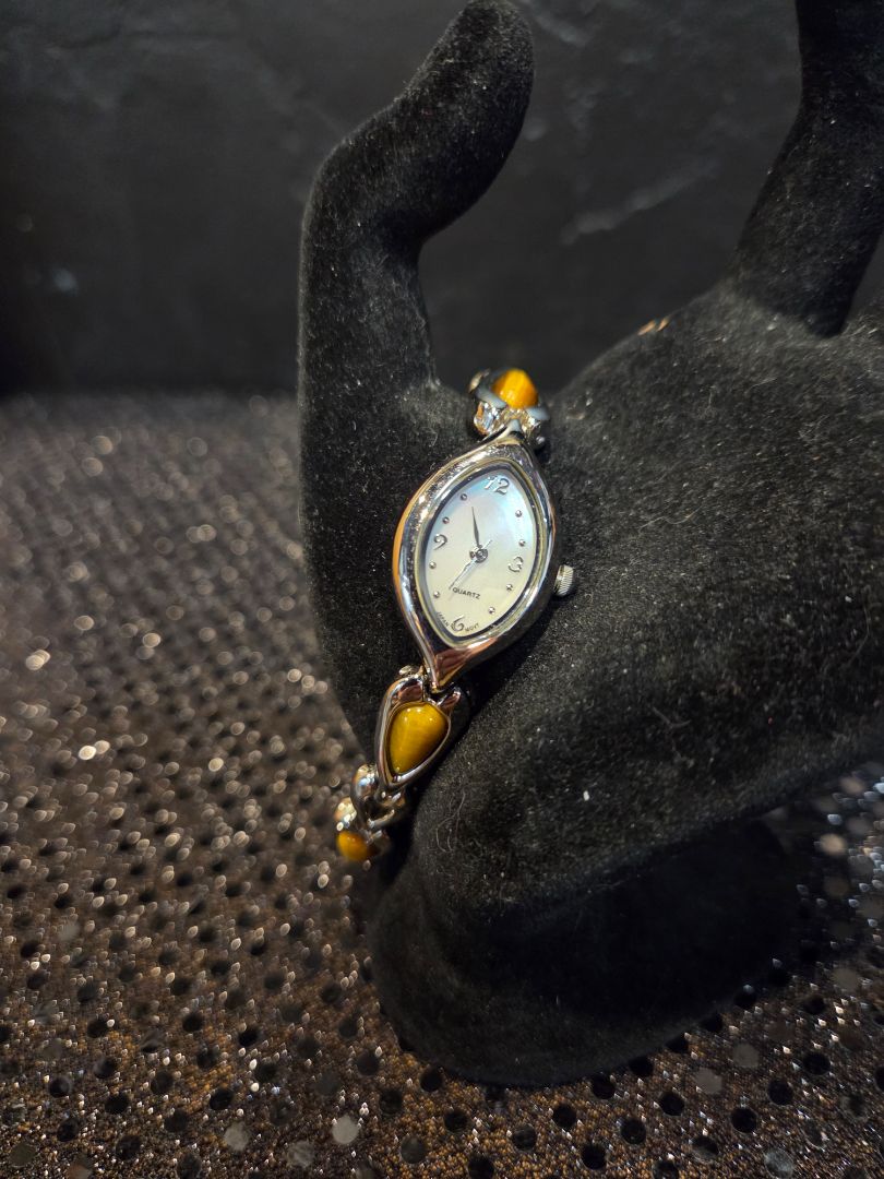Vintage Quartz Wristwatch Japan Movement