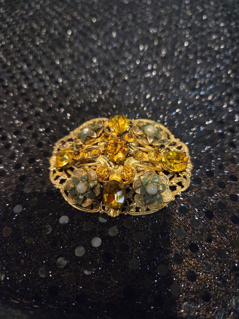 Vintage Gold toned Filigree and Rhinestone Brooch