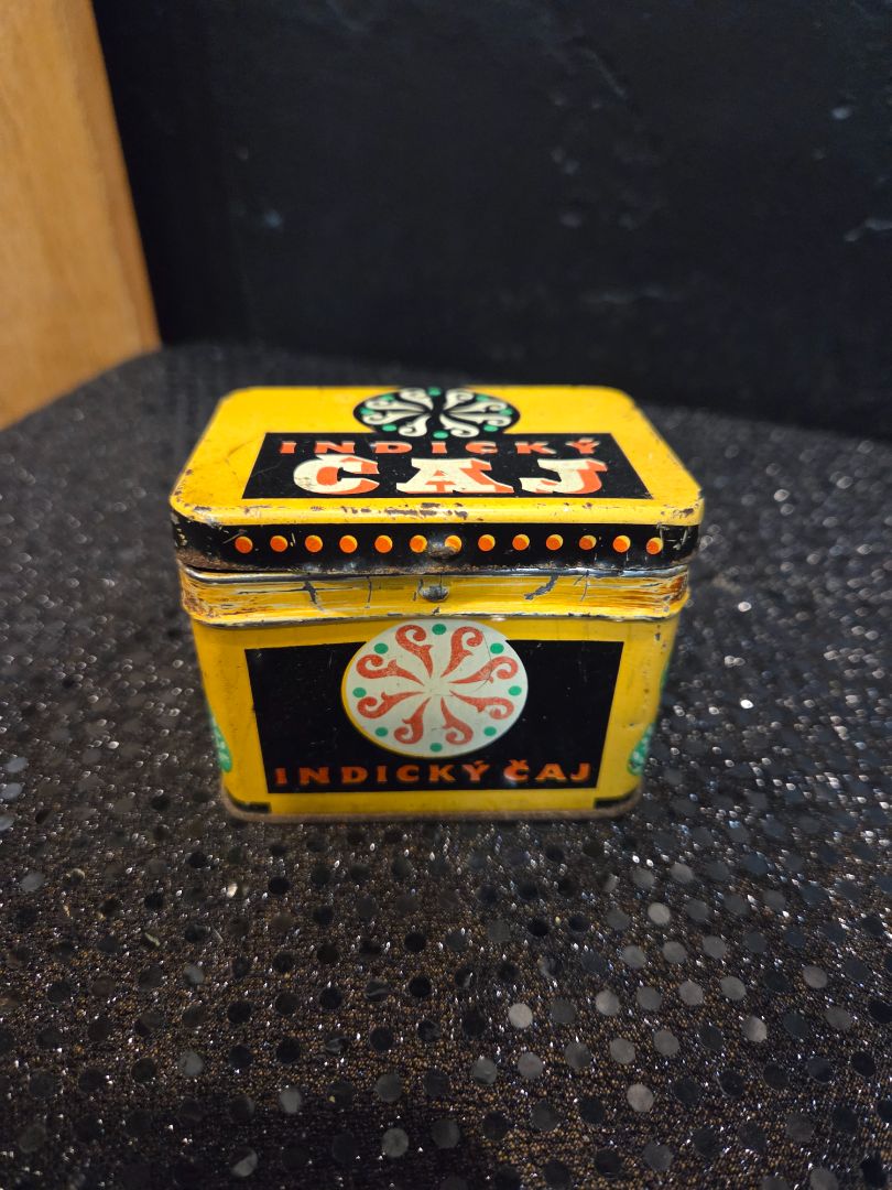 Vintage Indian Tea with text in Slavic