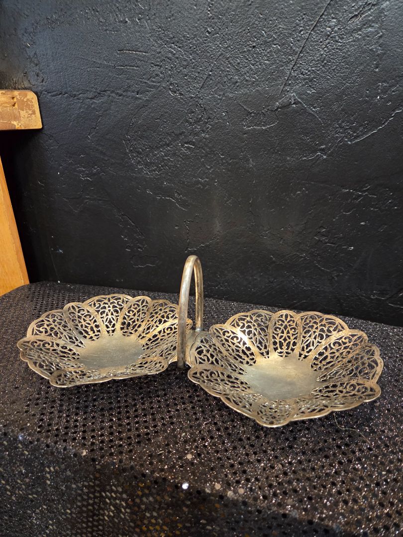 Vintage Silver Plated 2 part Candy Dish or Brides basket in the "Lovelace" pattern