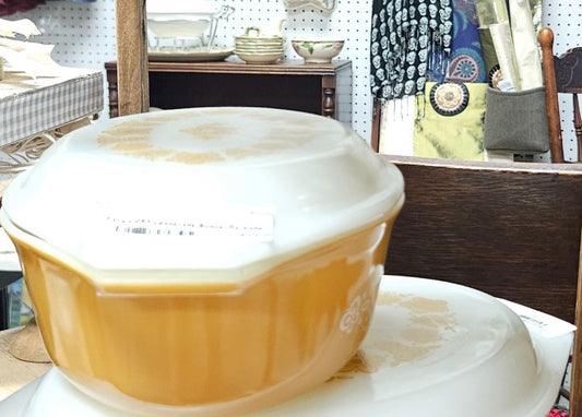 Pyrex 045 casserole Butterfly Gold  with lid LR