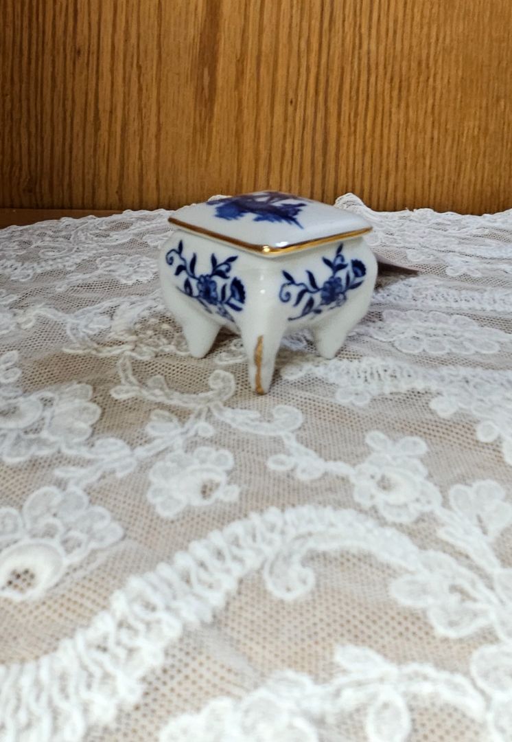 Small Delft Trinket Box LR