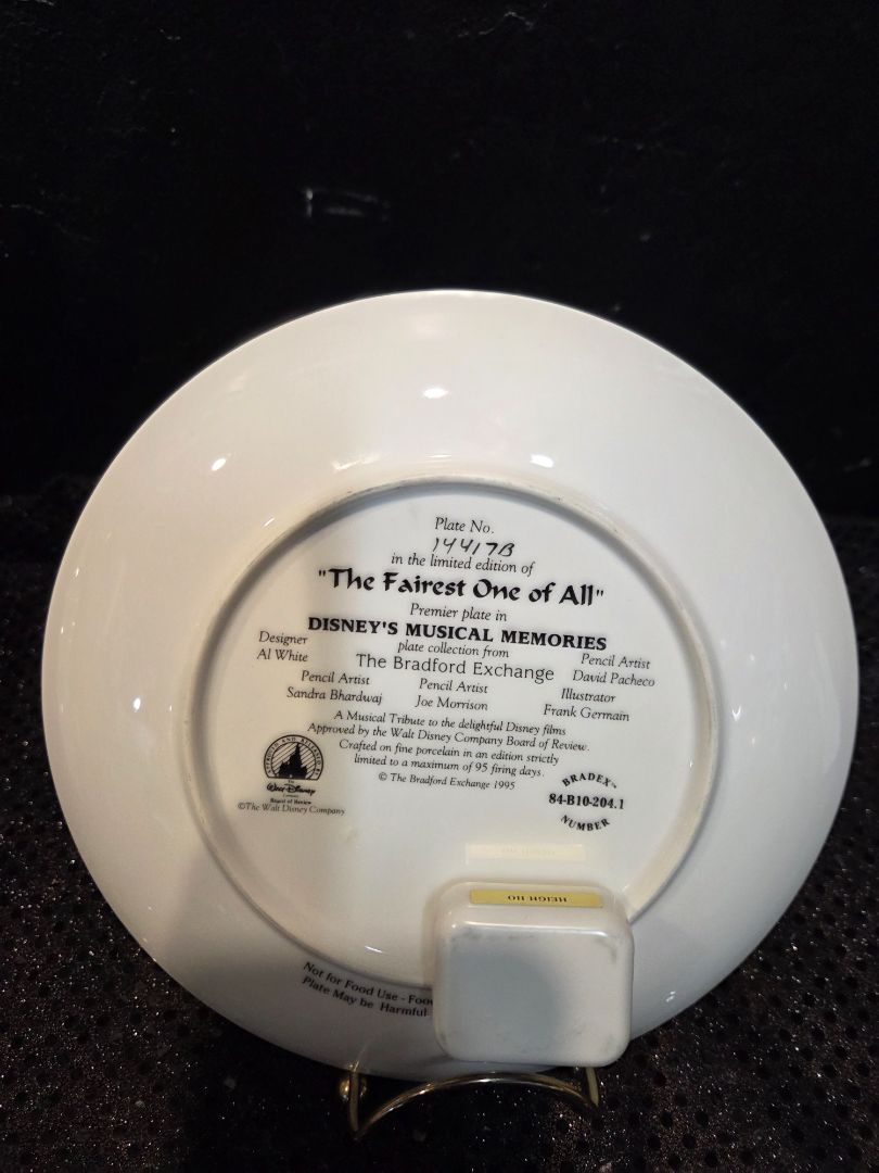 Bradford Snow White Musical Plate