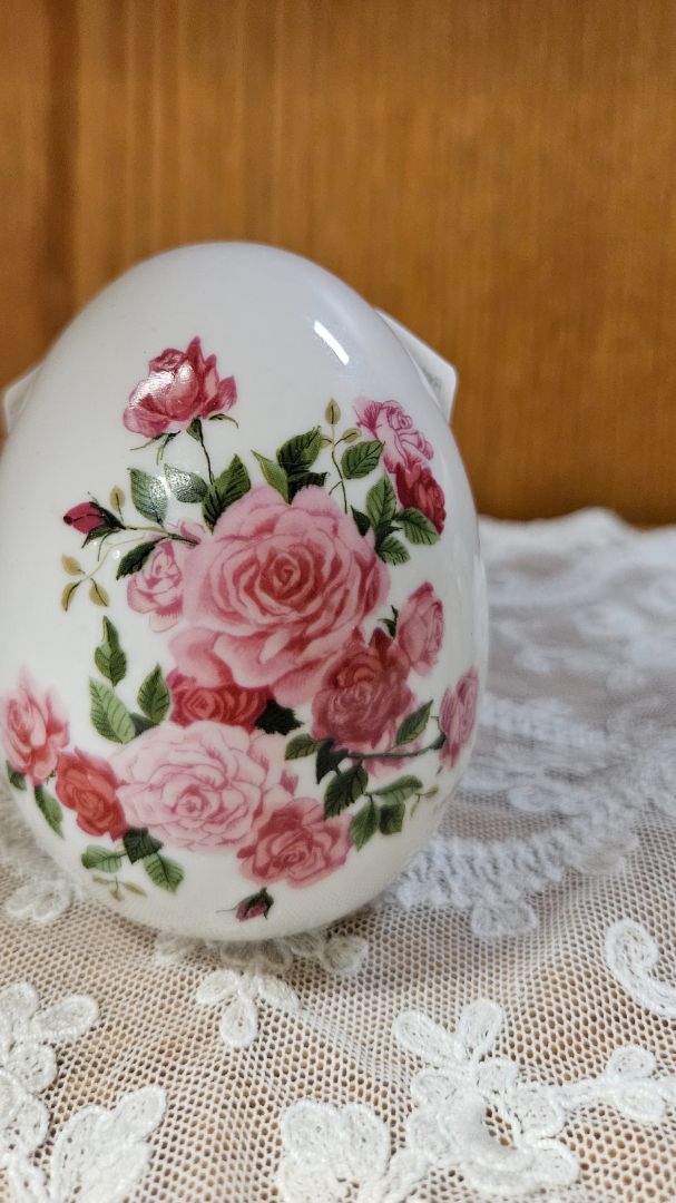 Vintage 1988 Avon Collectible Porcelain Egg With Pink Roses LR