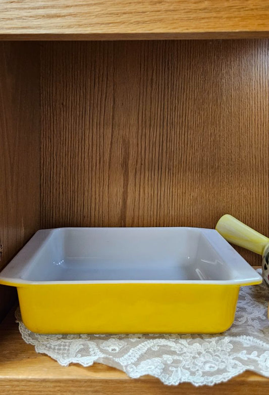 Vintage Pyrex brownie pan Yellow LR