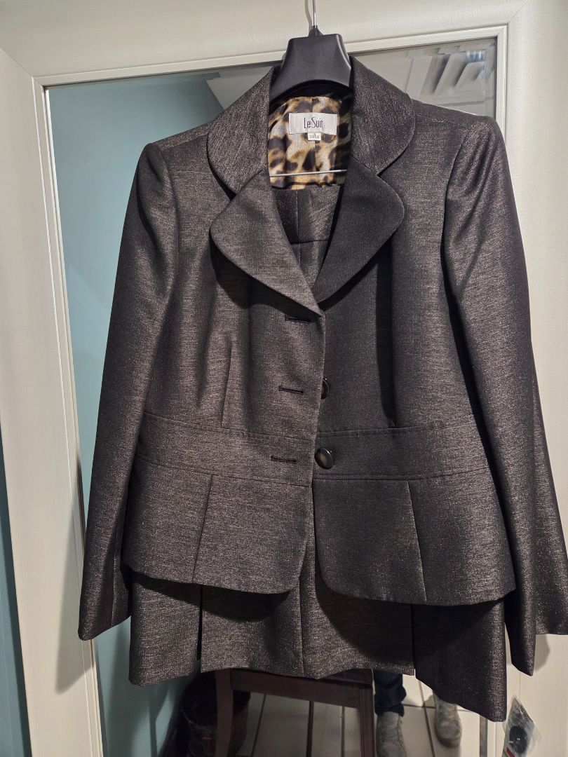 LeSuit Grey Suit size 14
