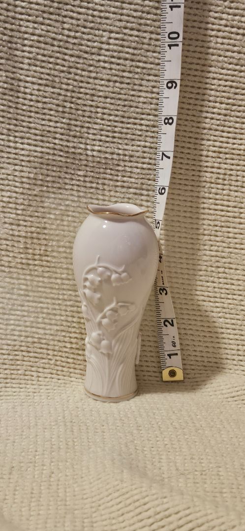 Lenox Embossed Bud Vase with Blue Bells LR (VINTAGE)