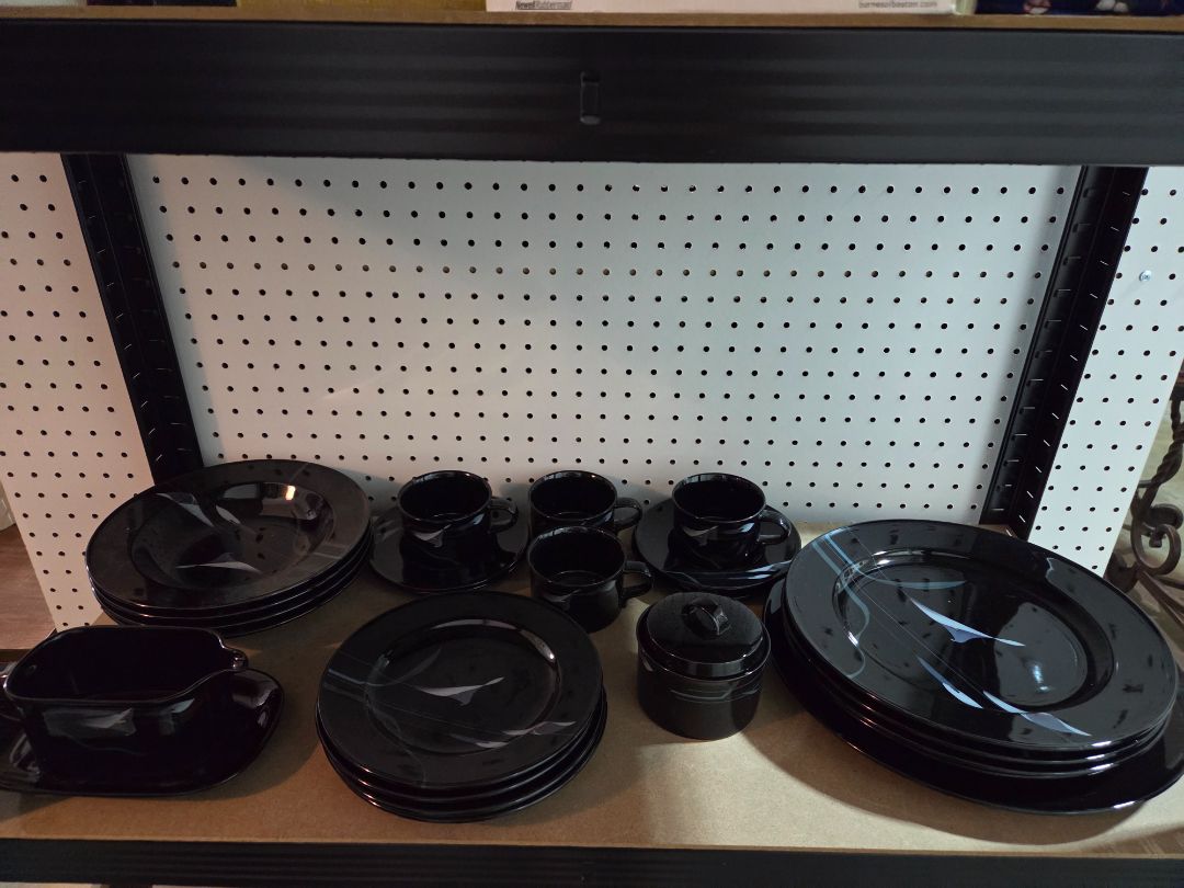 Mikasa Opus Black Setting for 4 plus Gravy Boat, and Serving platter