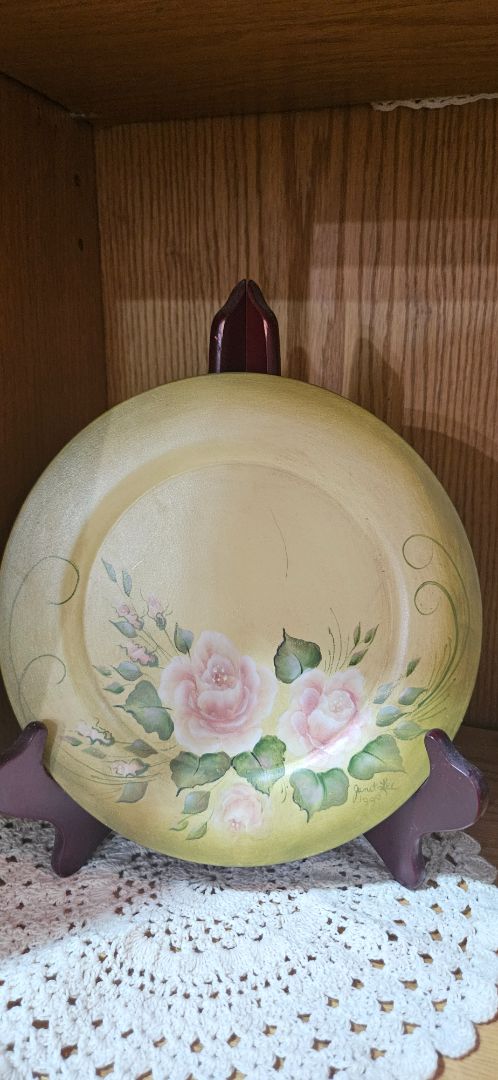 Vintage Flower plate roses