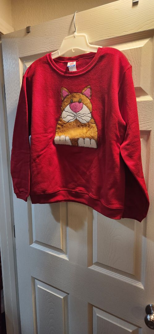 red Red Sweatshirt with appliqued cat, small