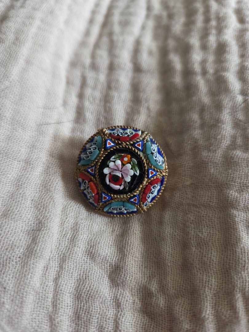 Vintage 1970's Italian Round Micro Mosaic Art Glass Brooch PinFloral C Clasp
