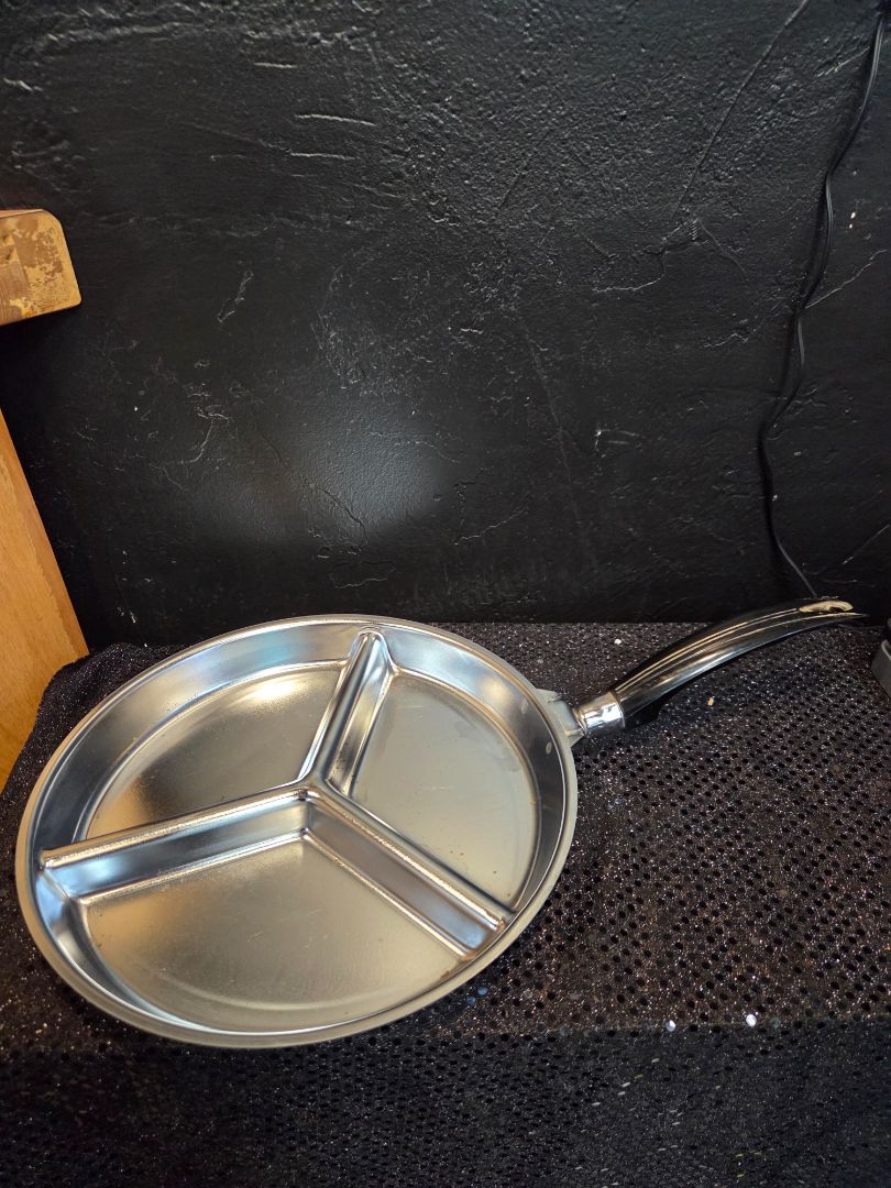 Vintage The Everedy Company Divided 10" Skillet