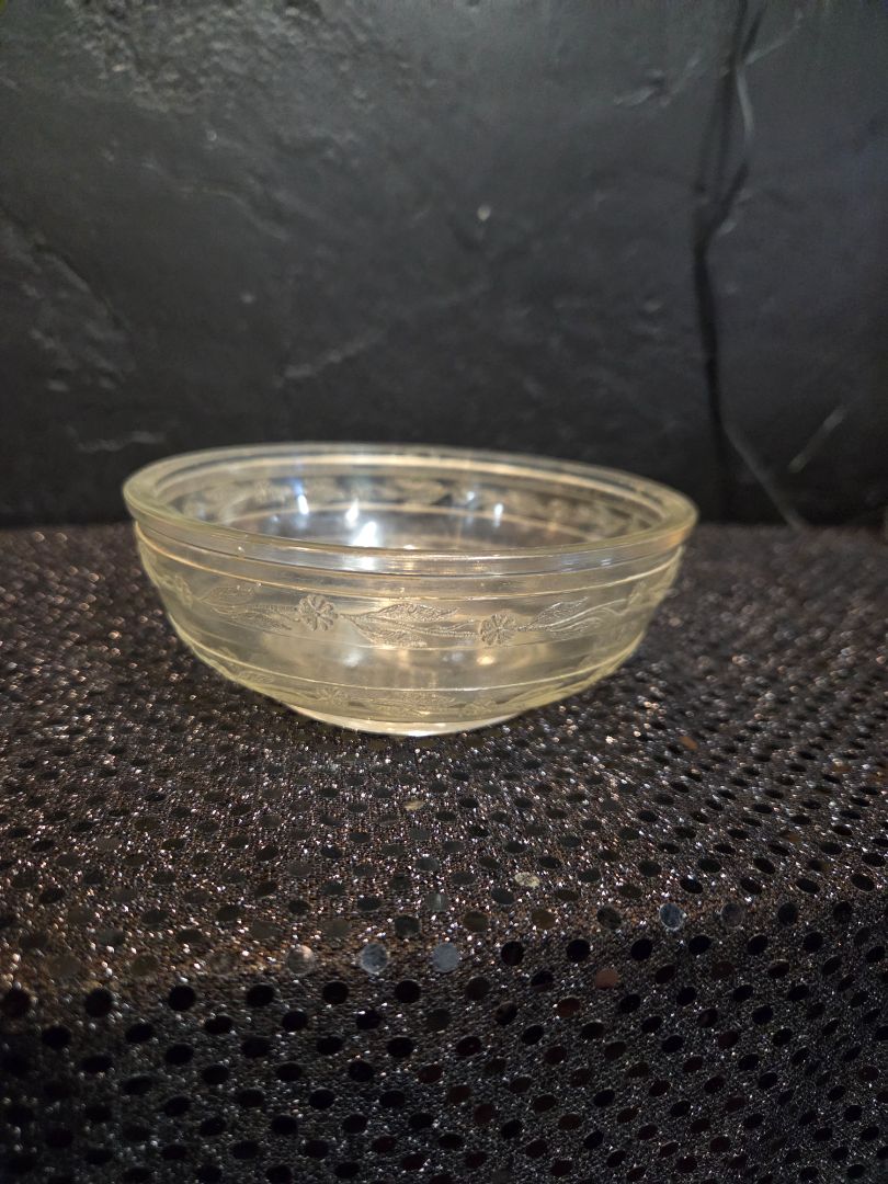 Uranium Bowl with etched flowers