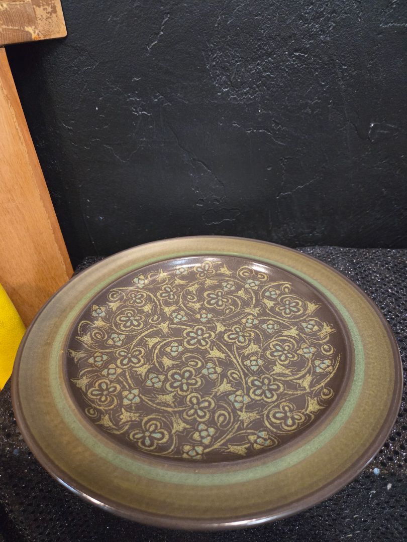 Vintage 1970's Franciscan Madeira Dinner Plates Brown, Green Floral