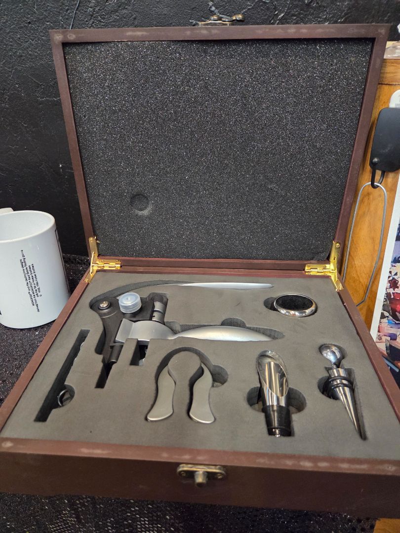 Deluxe Cork Screw Set in Wood Box