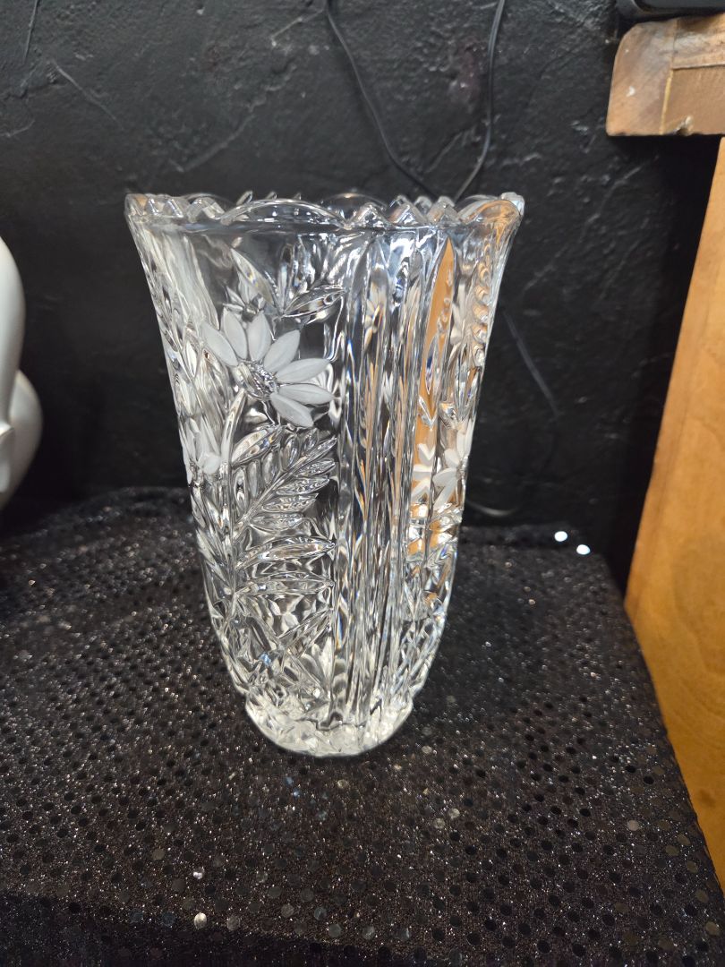 Crystal Cut Elegant Glass Vase