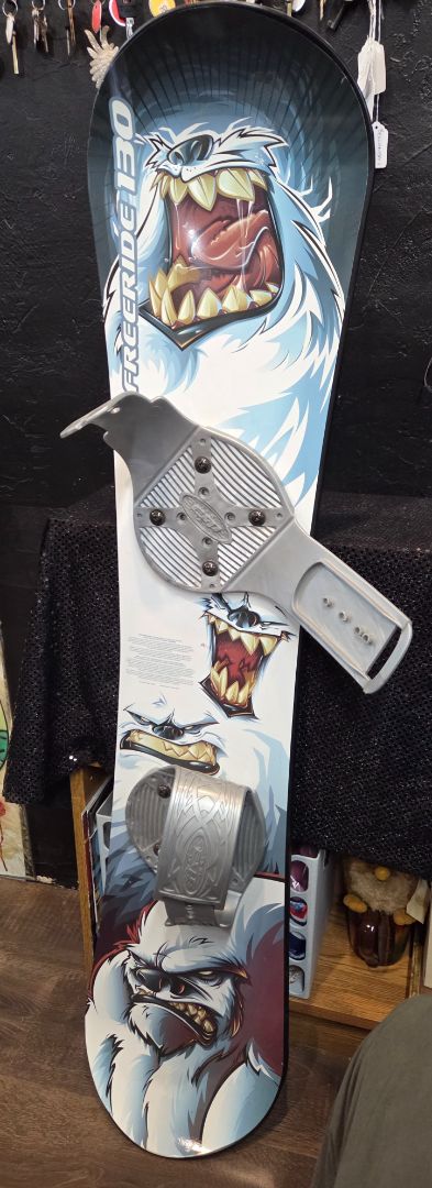 Emsco Freeride 130 Youth Snowboard Snarling Monster Graphic w/bindings