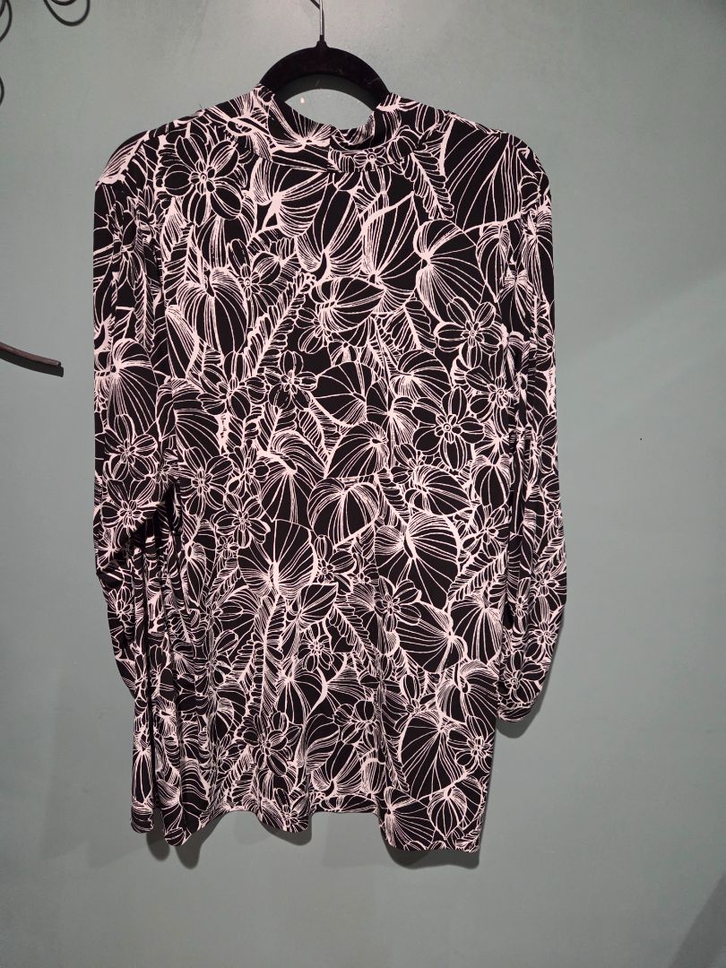 CJ Banks Kimono Style Black and White Flower Top