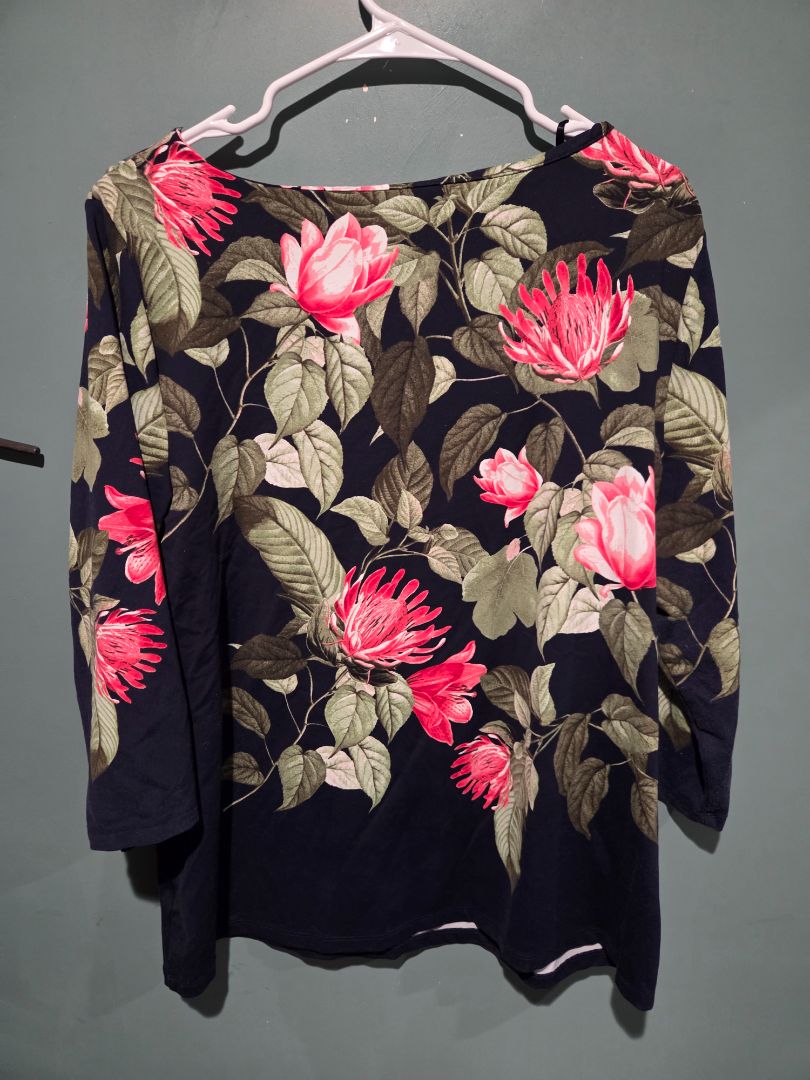 Charter Club Women's Tunic with Roses and Greens XL