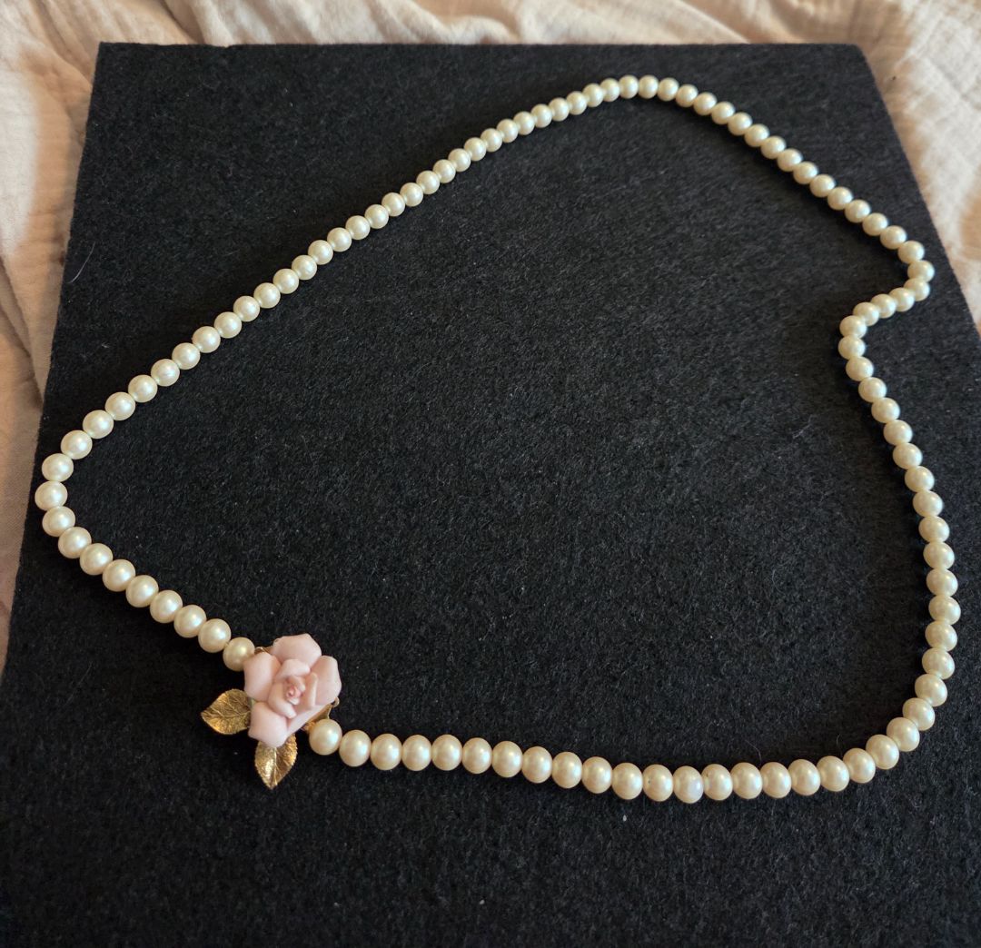 Faux Pearl Necklace as is