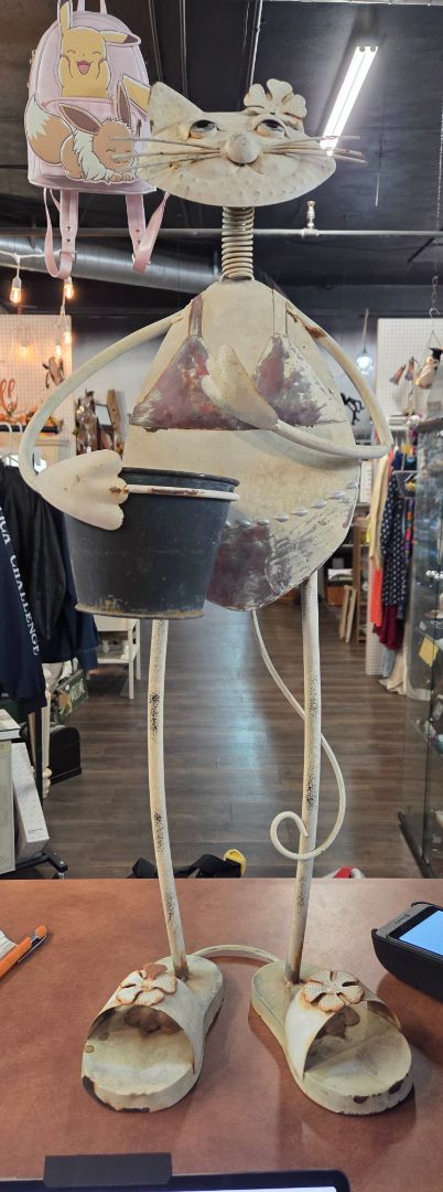 Outdoor Decorative Cat with Beach Bucket