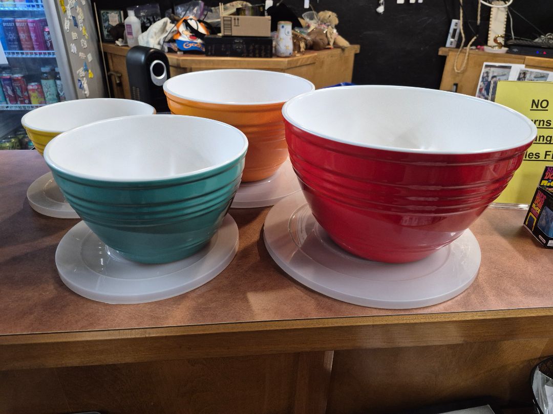 Melamine Nesting Bowls w/Lids, Set of 4