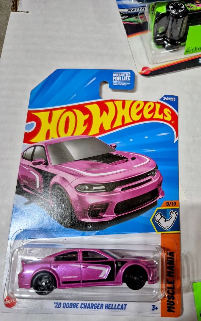 Hot Wheels 20 Dodge Charger Hellcat Pink Mainline 2025