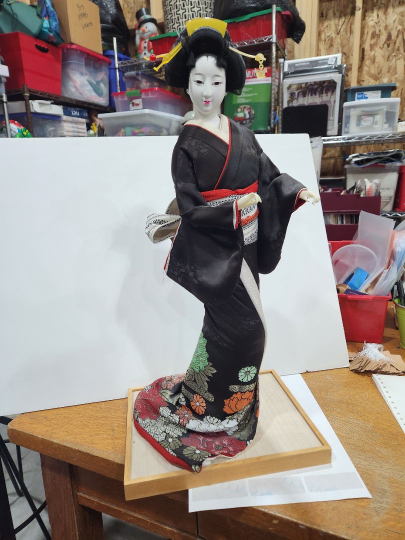 Geisha Figurine