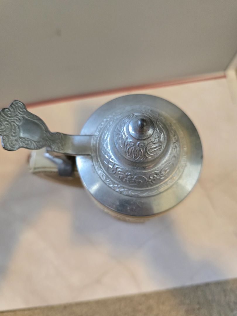 Budweiser Budweiser King of Beers "H" Series Early Transportation Lidded Stein #14071, 9.5 x 5 x 5