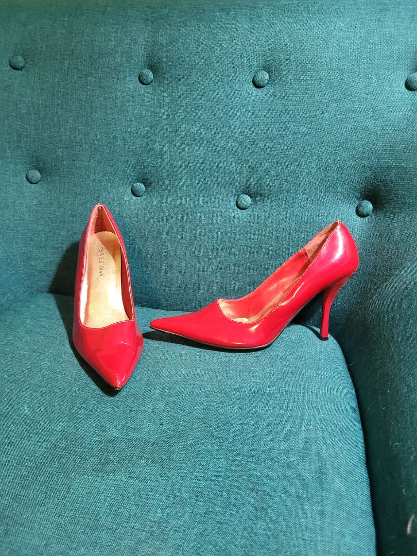 Red Wild Diva Vintage "Less than 50 years", 8 womens