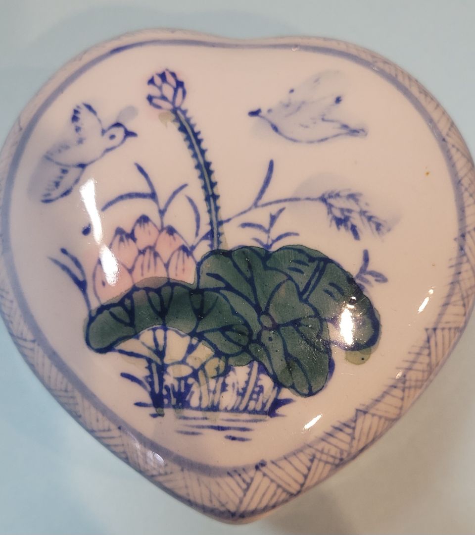 Chinese Porcelain Trinket Holder Heart